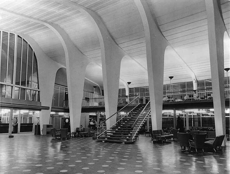 Illustration for article titled Glasgow's Old Airport Was Miles Better
